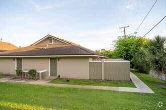 Building Photo - 2241 W Pensacola St