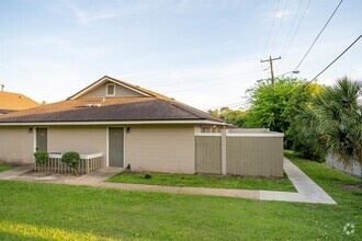 Building Photo - 2241 W Pensacola St