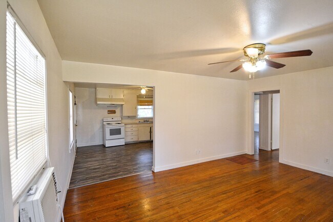 Foto del edificio - 303 E Faust St