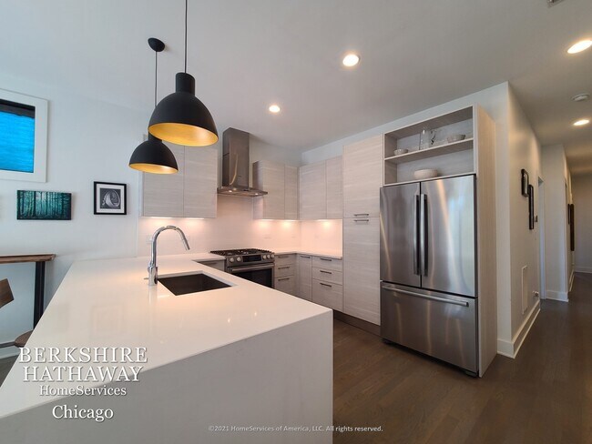 Building Photo - 1302 W Winona Street