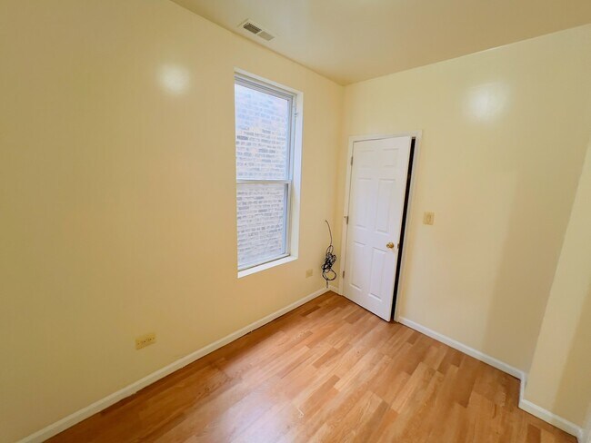 Foto del edificio - 2428 S Homan Ave