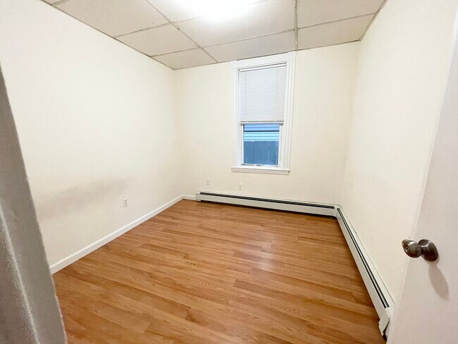 Building Photo - 1566 Tremont St
