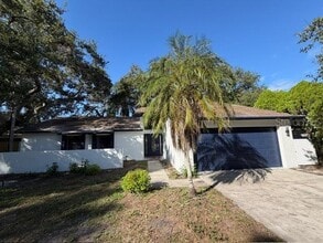 Building Photo - 933 Woodland Dr