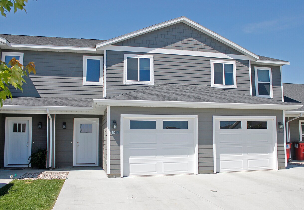 1014 E 4th St, Volga, SD 57071 Townhome Rentals in Volga SD