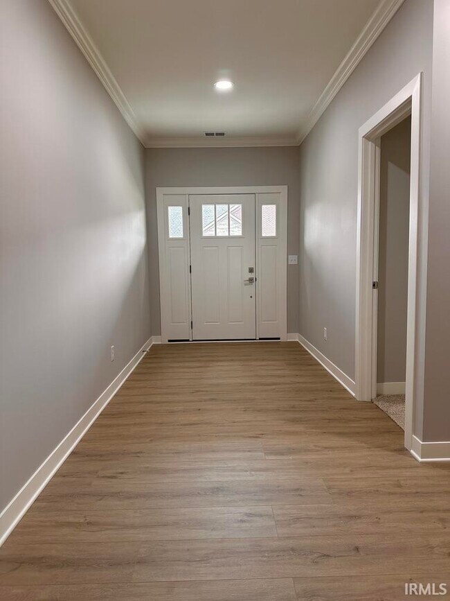 Building Photo - 3795 High Pointe Dr