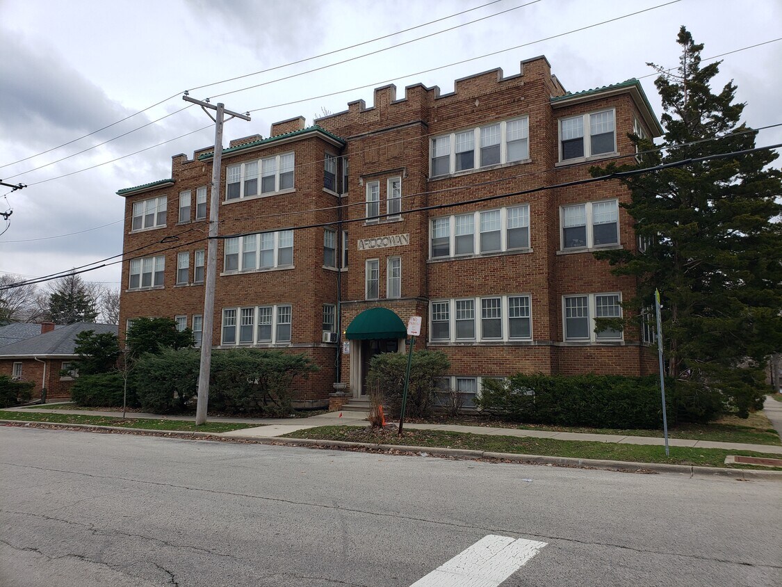 Exterior view of building - 400 Wilcox St