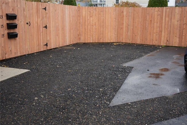 Building Photo - 13 Tweed St