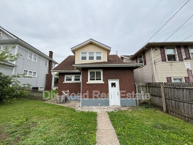 Foto del edificio - 4013 E 3rd St