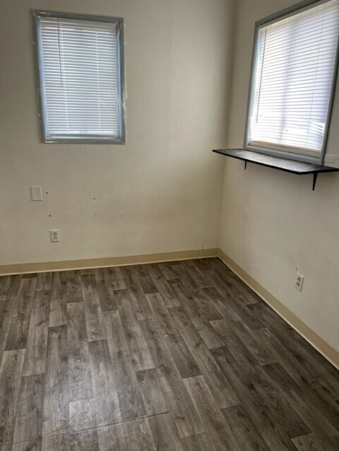 Foto del edificio - 906 Atchison Ave