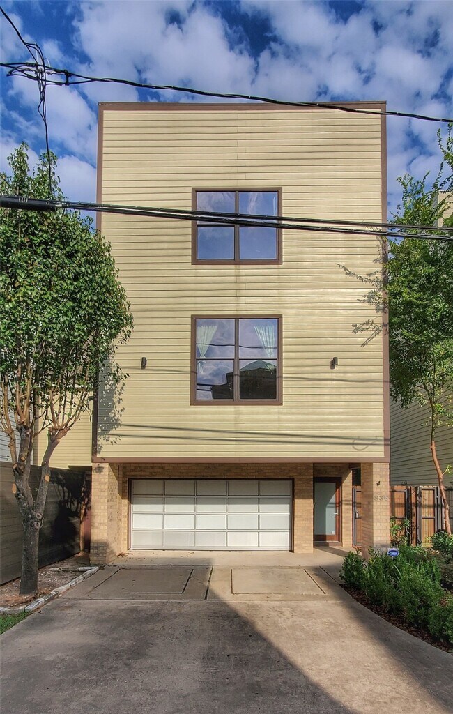 Building Photo - 836 Herkimer St