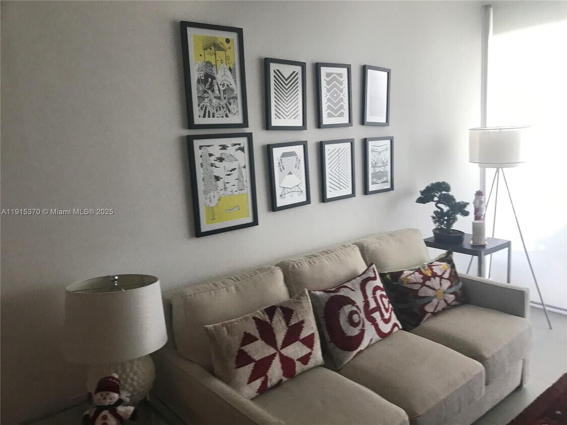 Foto principal - 555 NE 15th St