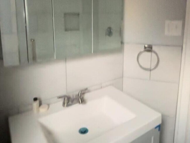 Foto del edificio - 3 Bedroom Single Family Home in Philadelphia