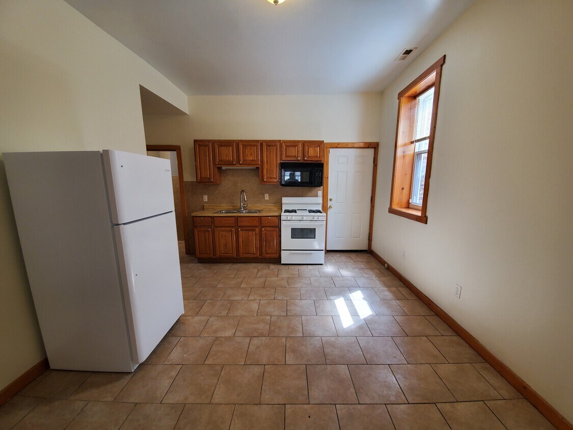 Primary Photo - 745 S California Ave