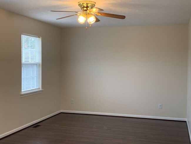 Foto del edificio - Adorable 3 Bedroom Home with Large Yard!...