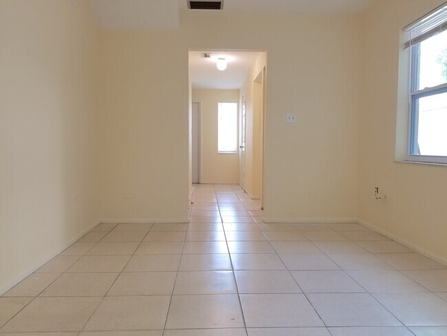 Foto del edificio - 1118 15th St W