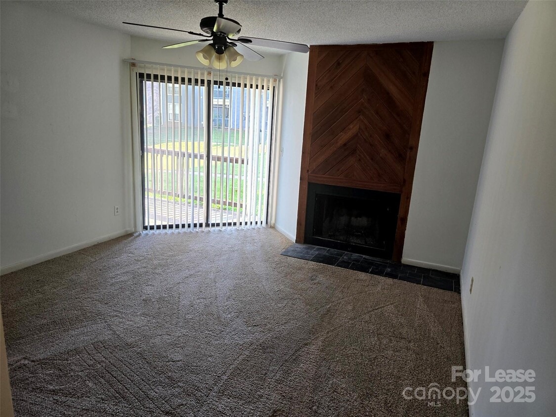 Foto principal - 4524 Sharon Chase Dr