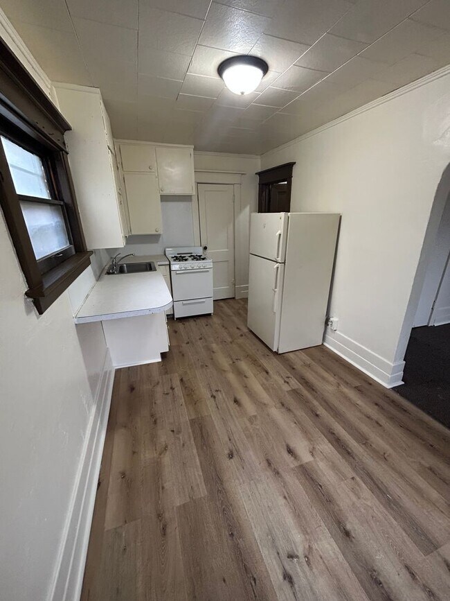 Building Photo - 420 Sunnyside Ave