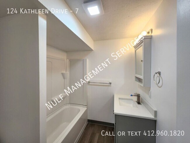 Foto del edificio - 124 Kathleen Dr