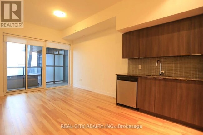 Building Photo - 30 Shore Breeze Dr