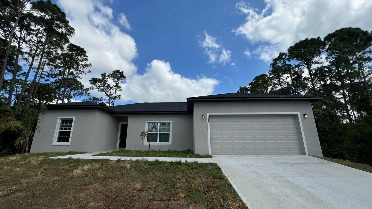 Foto principal - AWESOME 3 Bedroom, 2 Bathroom Home in Palm...