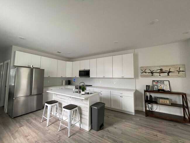 Foto del edificio - 2333 Budd St