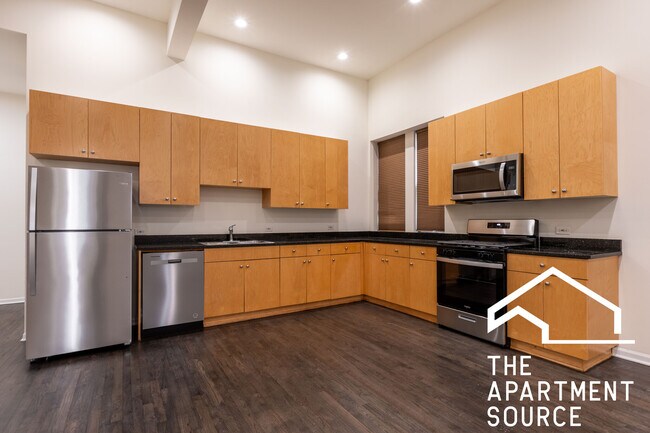 Building Photo - 1260 N Greenview Ave