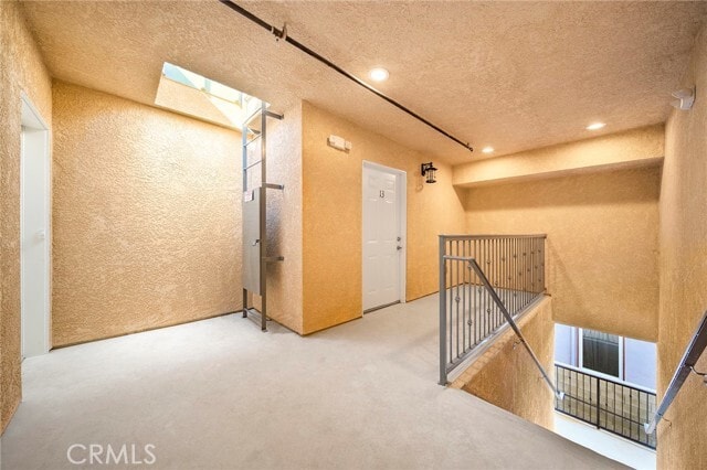 Building Photo - 5639 Huntington Dr