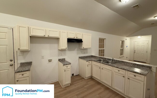 Foto del edificio - 5 E Byfield Dr