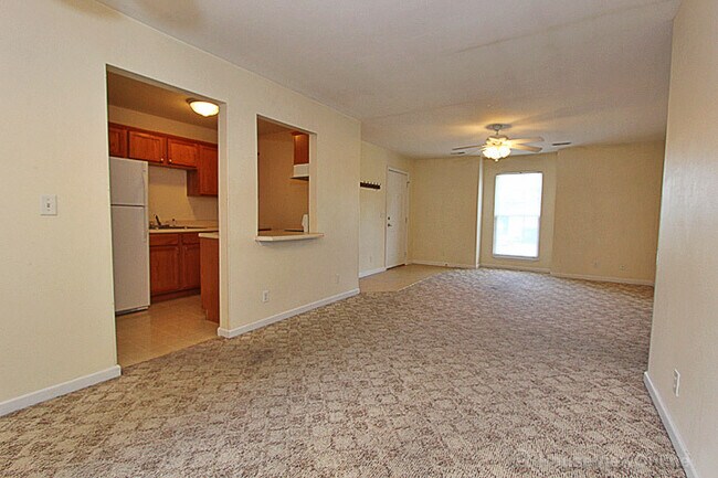 Foto del edificio - 2831 Hemlock Ct