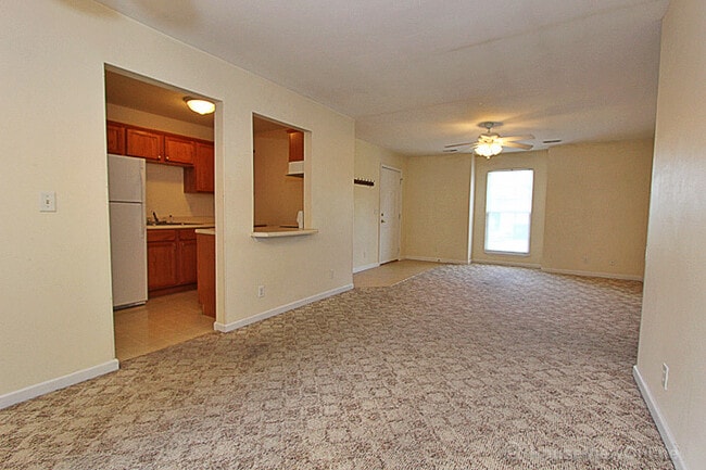 Building Photo - 2831 Hemlock Ct
