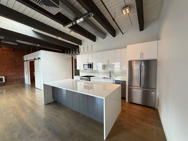 Building Photo - 21 Wormwood St