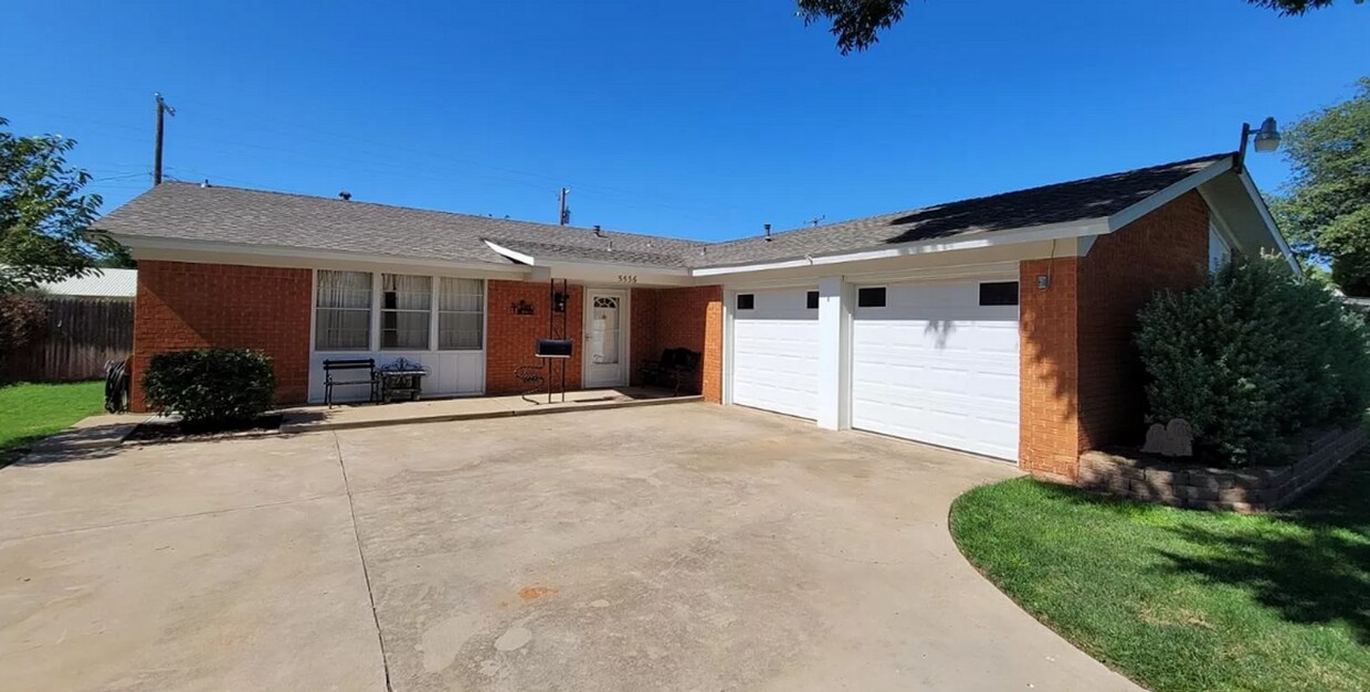 Primary Photo - Spectacular Five Bedroom Home Close to LCU...
