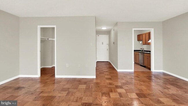 Building Photo - 10401 Grosvenor Pl