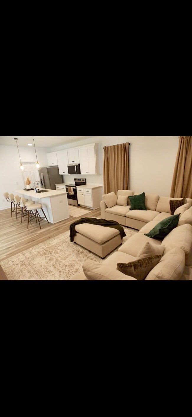 Foto del edificio - 2739 Primrose Ave