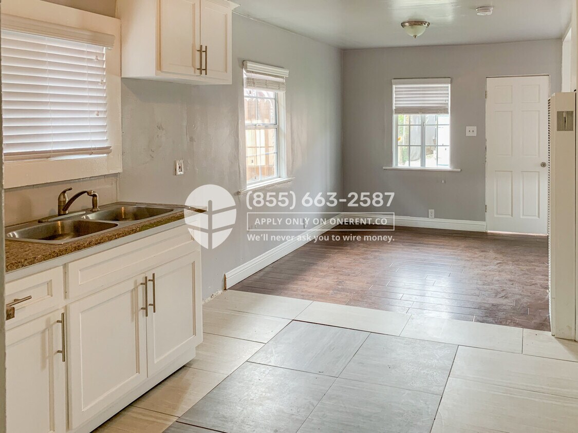 Primary Photo - 209 E Hazel St