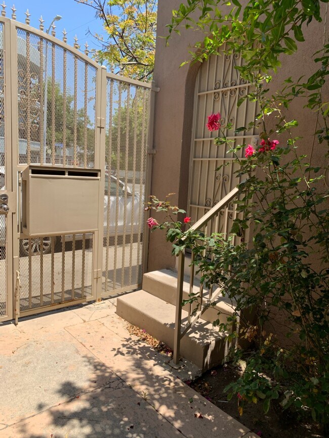 Front entrance and yard -mailboxes - 6860 Fountain Ave