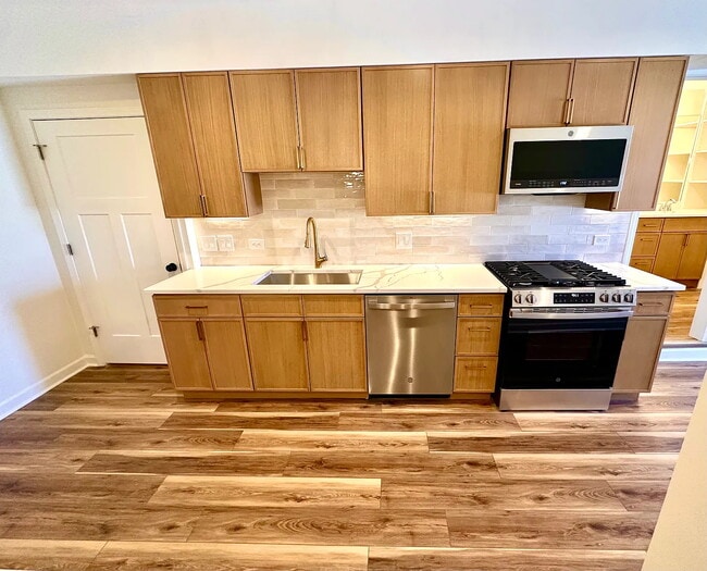 Brand New Appliances Under Cabinet Lighting - 11019 E Woodstock St