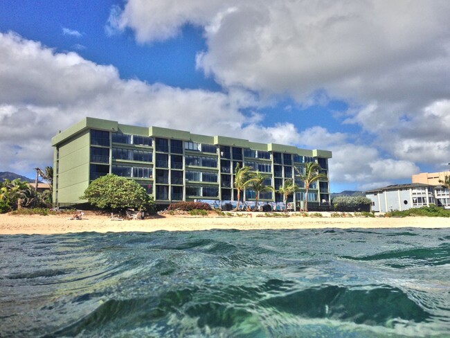 Foto del edificio - BEACH FRONT Waialua Penthouse 2/2/1pkg