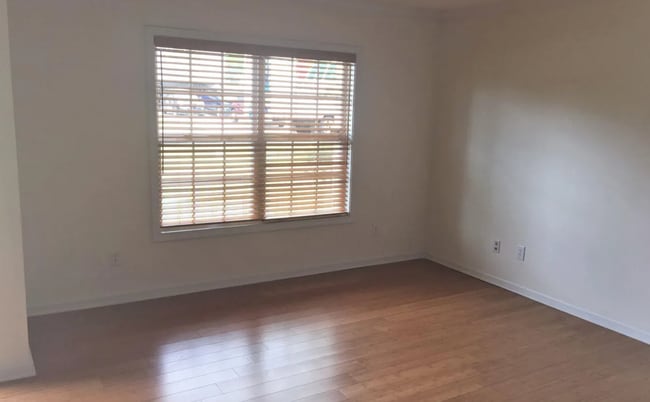 Foto del edificio - Charming 3-bedroom, 2.5-bathroom home located in the heart of Hopkins, SC