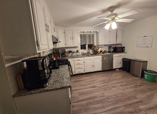 Building Photo - 22 Victoria St