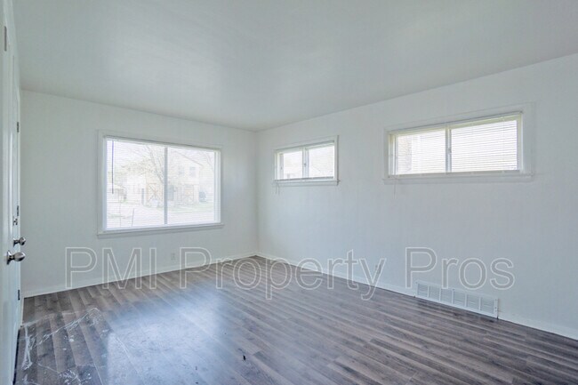 Building Photo - 5656 N 61st St