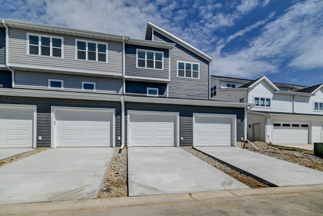 Building Photo - 4879 Lacy Rd