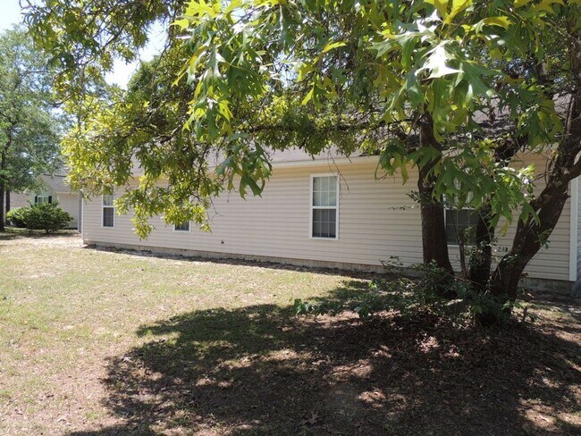 Building Photo - Three Bedroom, Two Bath House Available On...