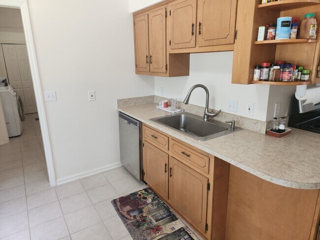 Building Photo - Charming 3-Bedroom Home with Spacious Layo...