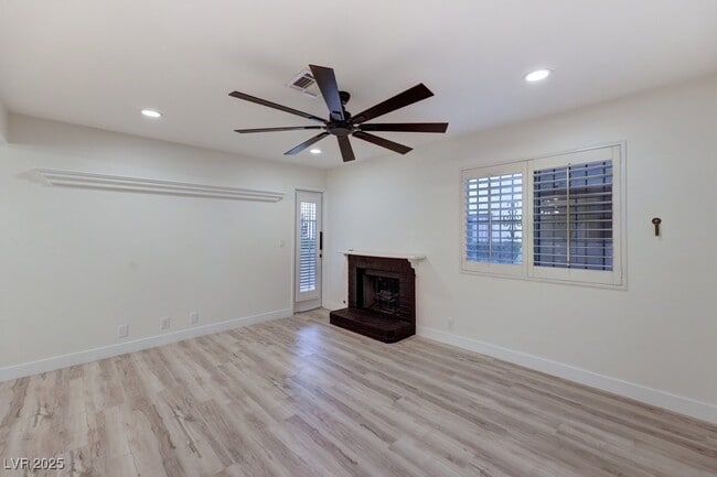Foto del edificio - 1701 E Katie Ave