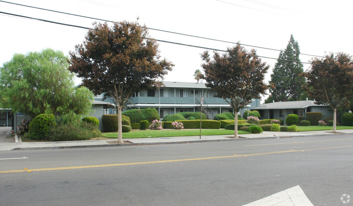 Primary Photo - Laurel Manor