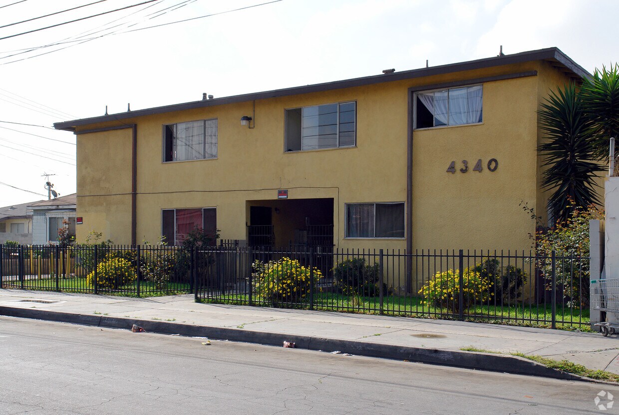 Foto del edificio - 4340 W 106th St