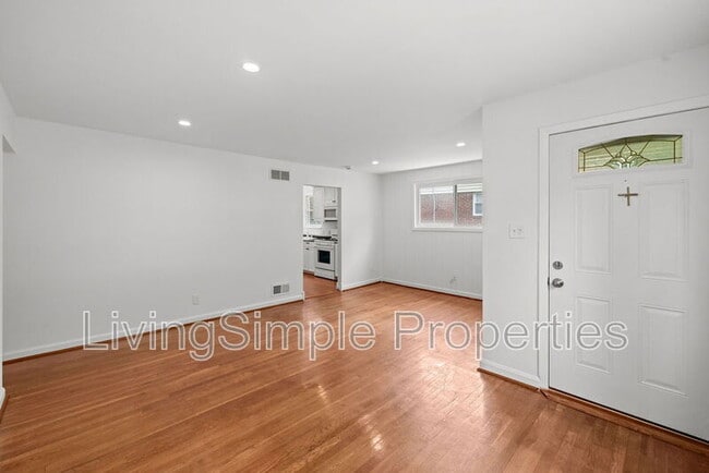 Building Photo - 1207 Brooke Dr