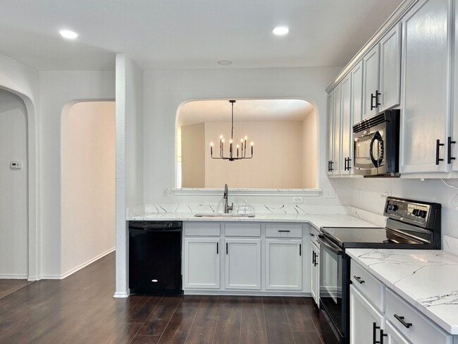 Building Photo - 726 Silverado Way