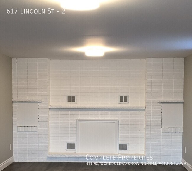 Building Photo - Bright and Sunny 2 Bedroom Basement with Y...